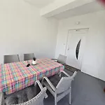 6 M, 50 M Do Plaze Lägenhet *