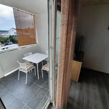 6 M, 50 M Do Plaze Barbat na Rabu