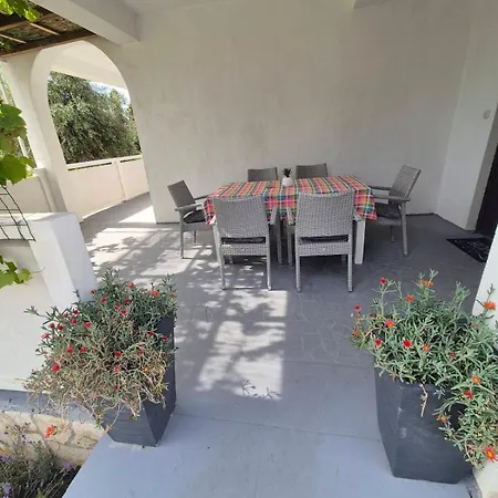 6 M, 50 M Do Plaze Barbat na Rabu