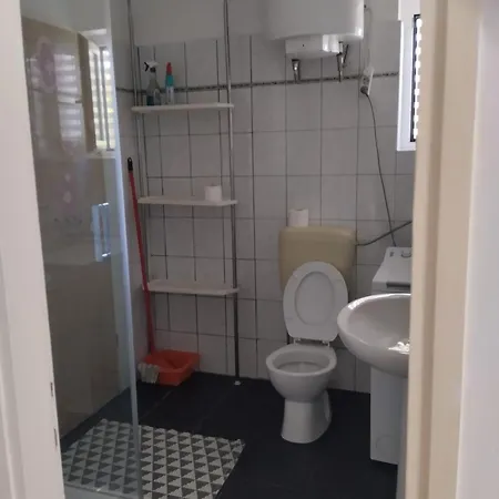 6 M, 50 M Do Plaze *