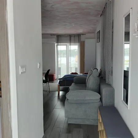 6 M, 50 M Do Plaze Apartment Barbat na Rabu