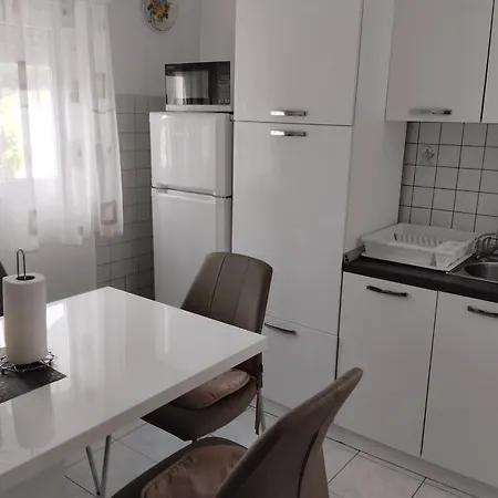 6 M, 50 M Do Plaze Barbat na Rabu