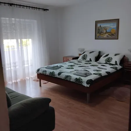 Apartment 6 M, 50 M Do Plaze Barbat na Rabu