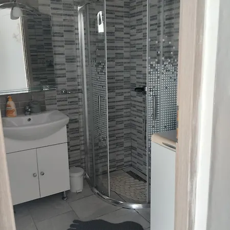 6 M, 50 M Do Plaze *