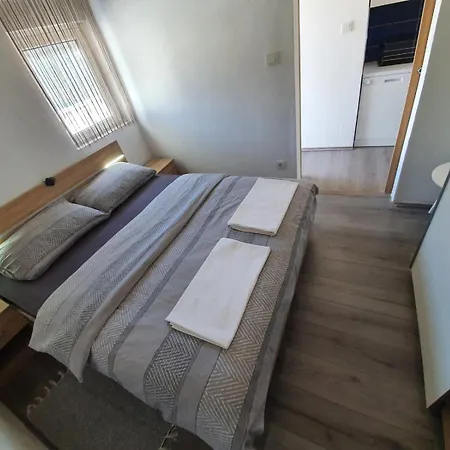 6 M, 50 M Do Plaze *