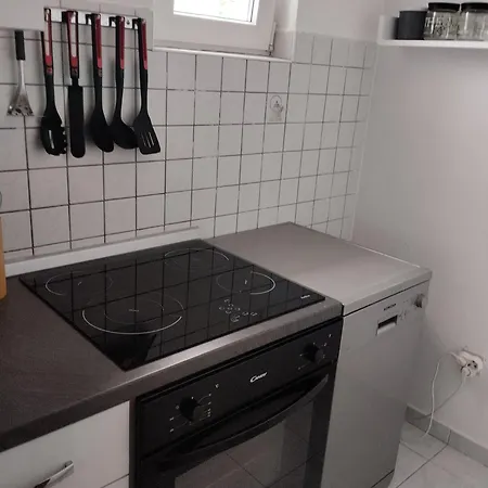 Apartment 6 M, 50 M Do Plaze