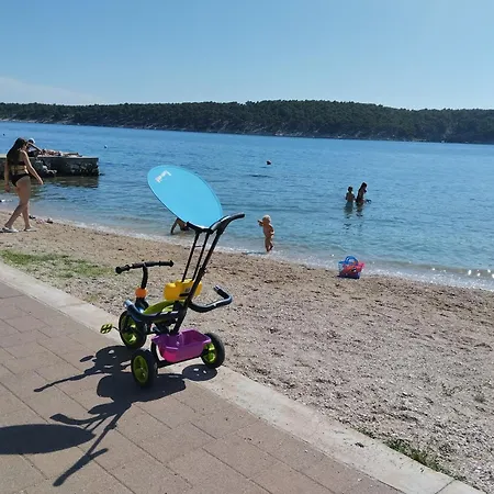 6 M, 50 M Do Plaze Barbat na Rabu
