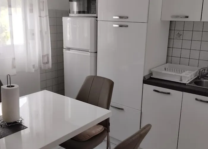 6 M, 50 M Do Plaze Barbat na Rabu