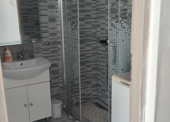 6 M, 50 M Do Plaze *