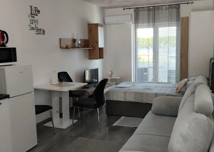 6 M, 50 M Do Plaze *