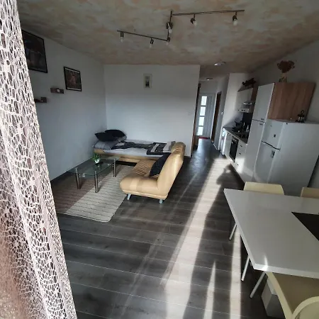 Apartment 6 M, 50 M Do Plaze