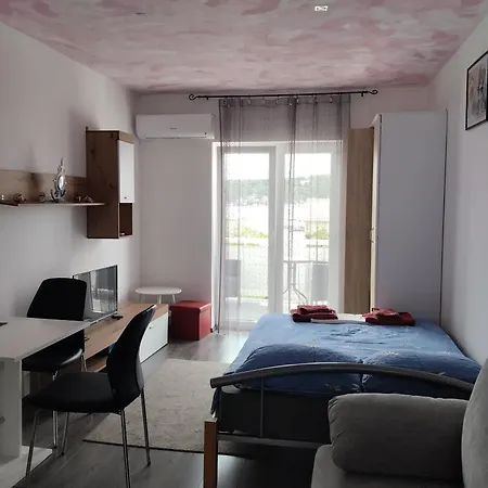 Apartment 6 M, 50 M Do Plaze Barbat na Rabu