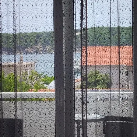 6 M, 50 M Do Plaze Lägenhet Barbat na Rabu