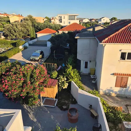 6 M, 50 M Do Plaze Apartment Barbat na Rabu