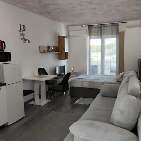 6 M, 50 M Do Plaze *