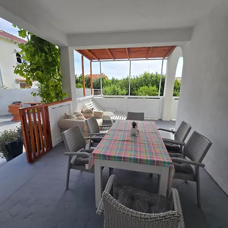 Apartment 6 M, 50 M Do Plaze Barbat na Rabu