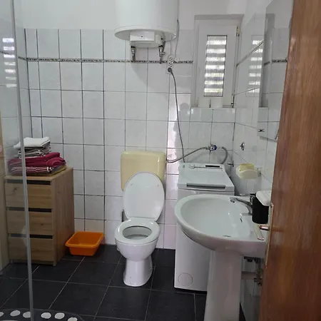 6 M, 50 M Do Plaze Lägenhet Barbat na Rabu