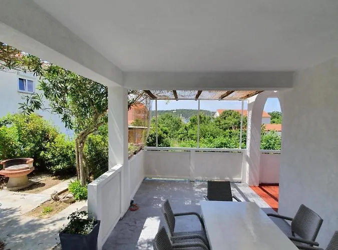 Apartment 6 M, 50 M Do Plaze