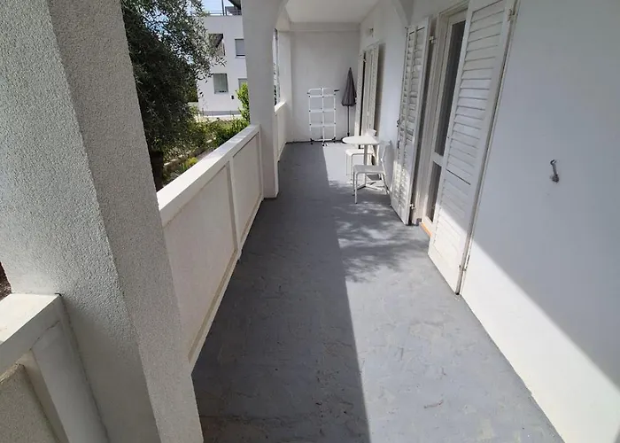 6 M, 50 M Do Plaže *