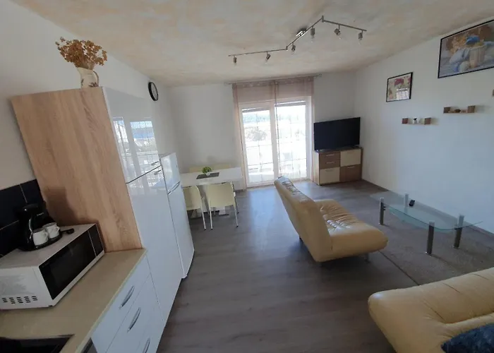 Apartment 6 M, 50 M Do Plaze
