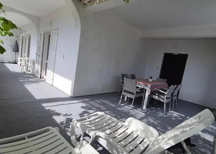 Apartment 6 M, 50 M Do Plaze *