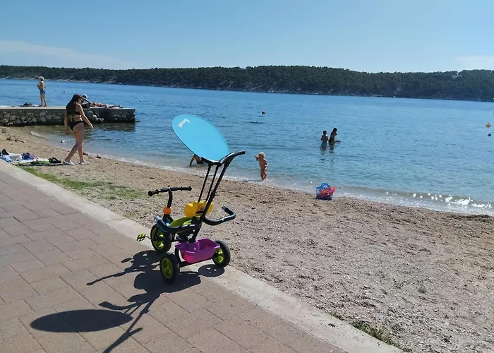 6 M, 50 M Do Plaže Barbat na Rabu