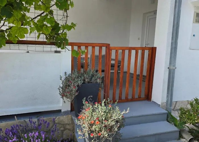 Apartment 6 M, 50 M Do Plaze *