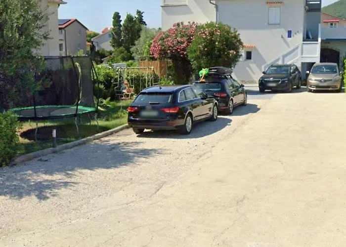 Apartment 6 M, 50 M Do Plaze *